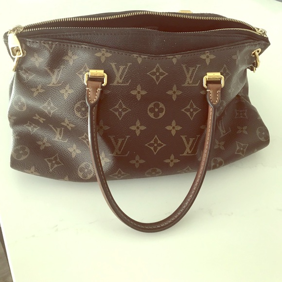 Louis Vuitton Handbags - Authentic Louis Vuitton Pallas Monogram handbag Louis Vuitton Handbags - Authentic Louis Vuitton Pallas Monogram handbag